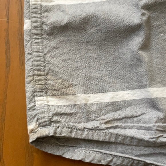 Quiksilver Short Sleeve Regular Fit Button Up Top. Size Medium - Picture 5 of 5